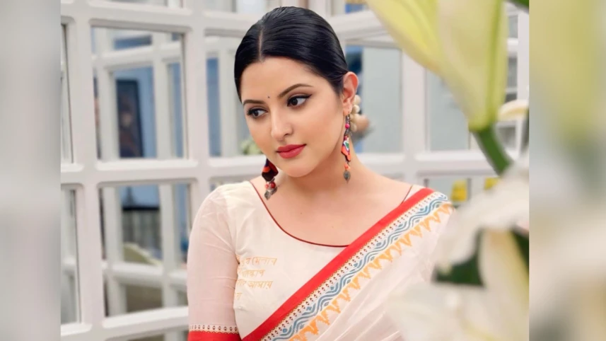 আলোচিত ভিডিও বিতর্ক: দীর্ঘ নীরবতা ভেঙে মুখ খুললেন পরীমনি