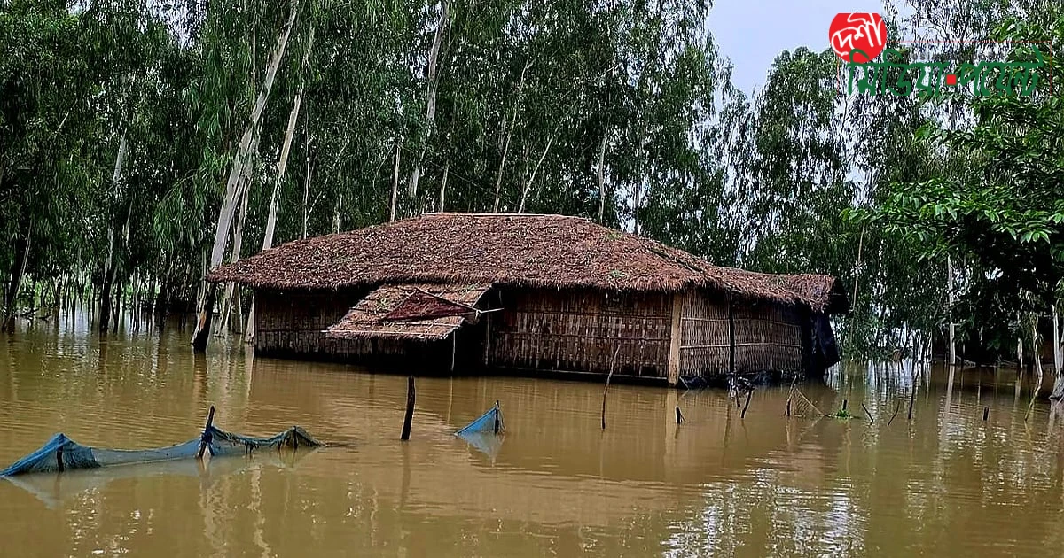 কক্সবাজারে ভয়াবহ বন্যার রেশ: সাত লাখ মানুষ ক্ষতিগ্রস্ত, ৮৯০ কোটি টাকার প্রাথমিক ক্ষয়ক্ষতি ৭ খাতে